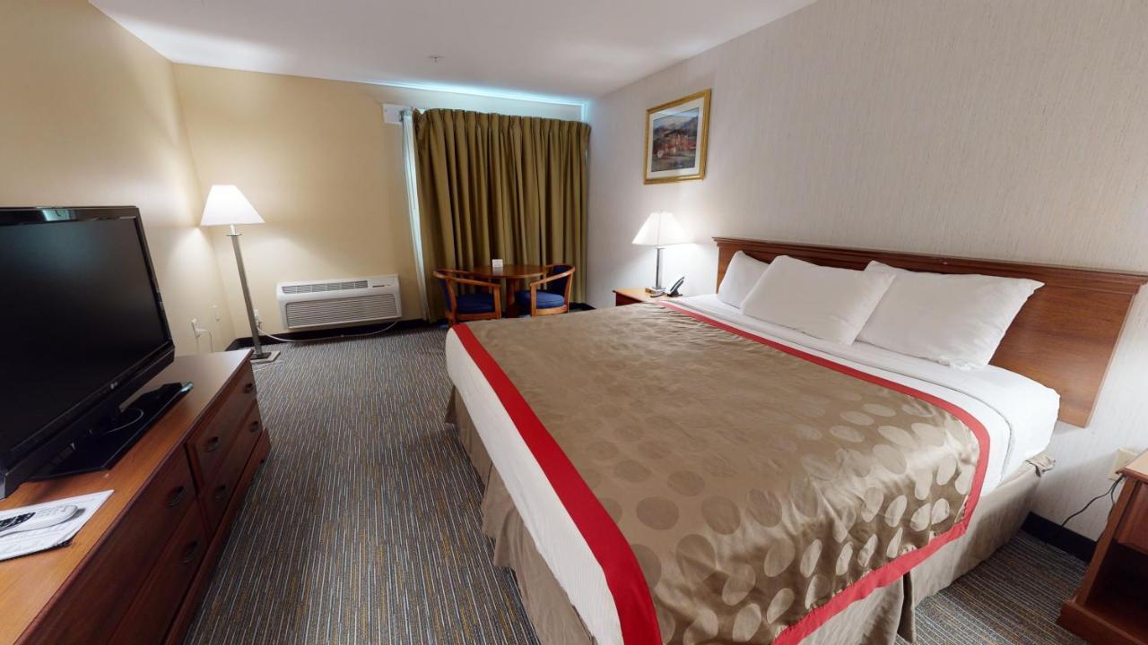 Ramada By Wyndham Strasburg - Shenandoah Valley Exterior foto