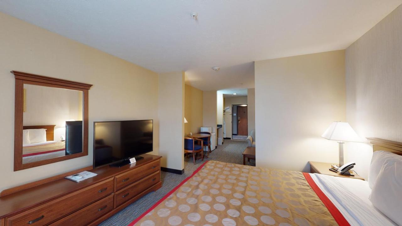 Ramada By Wyndham Strasburg - Shenandoah Valley Exterior foto