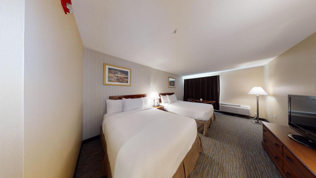 Ramada By Wyndham Strasburg - Shenandoah Valley Exterior foto
