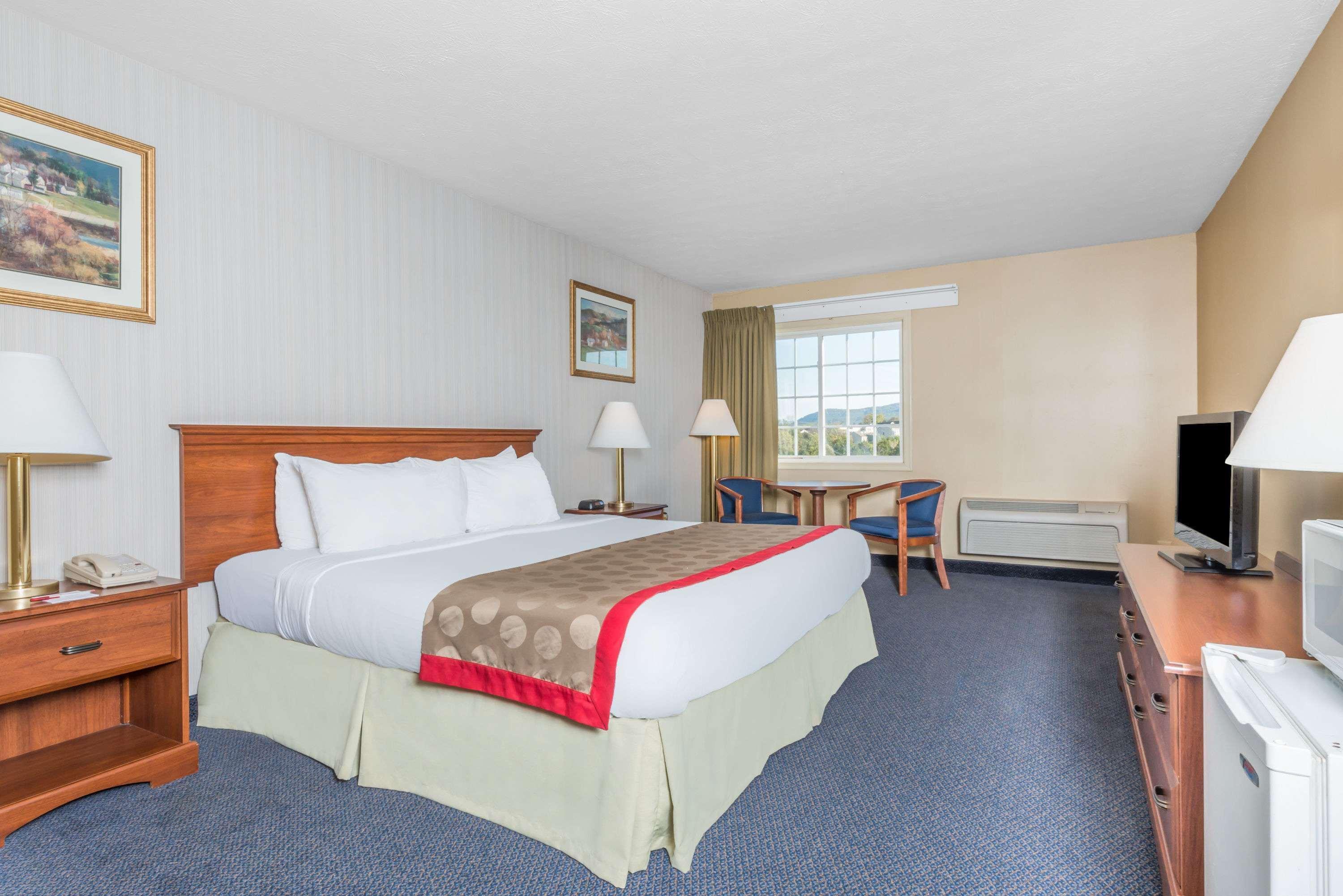 Ramada By Wyndham Strasburg - Shenandoah Valley Exterior foto
