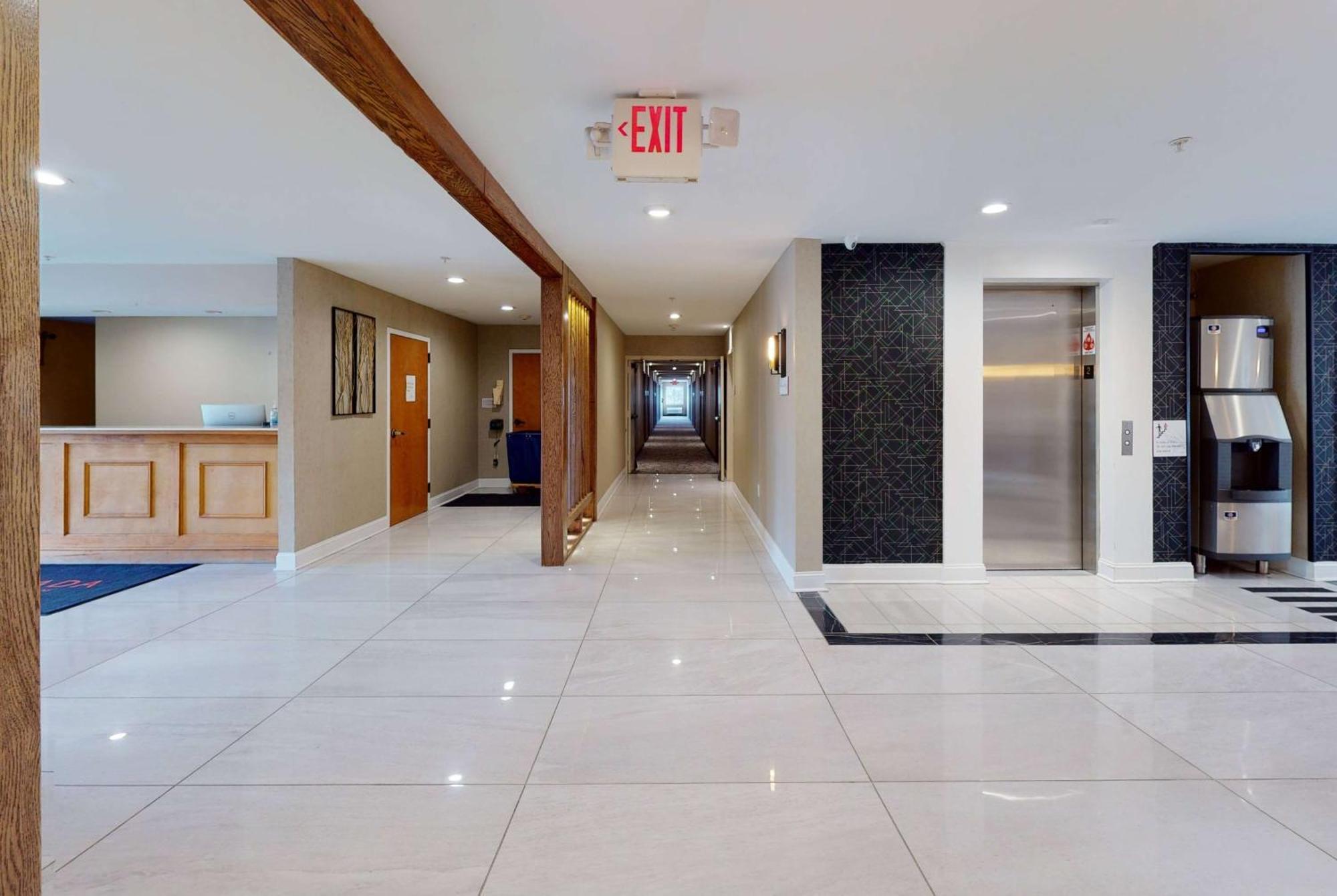 Ramada By Wyndham Strasburg - Shenandoah Valley Exterior foto